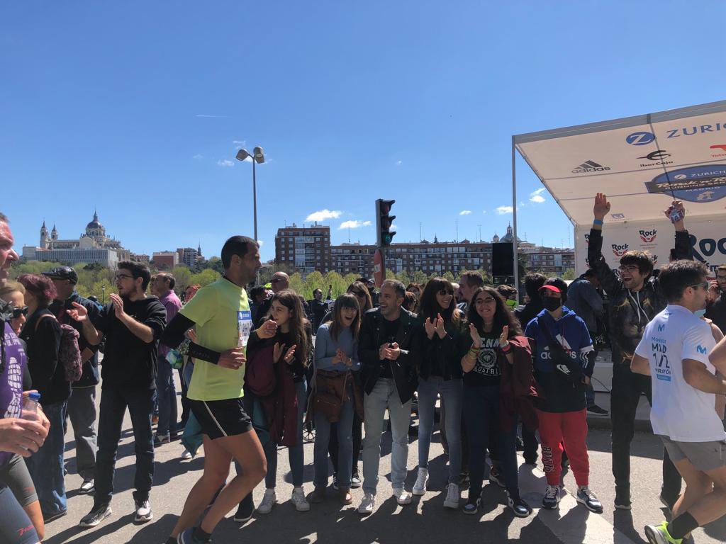 FCapacis's tweet photo. Y @Fcapacis animando a los maratonianos y en especial a nuestro alumno #EdiciónLimitada y atleta paralímpico, Edu, en la #RNRMadrid #Disfriendly en la que participamos gracias a @CocaColaEP_es y a @AD_MAPOMA #SomosCapacis #InteligenciaLímite https://t.co/zIxAcJPUO4