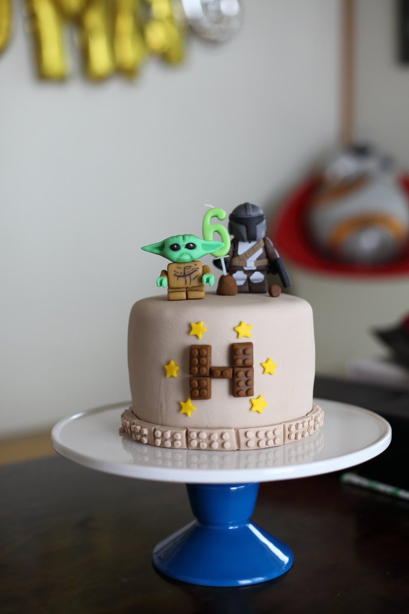 レゴとスターウォーズが大好きな息子6歳の誕生日ケーキ

#スターウォーズの日
#SW推し事キャンペーン