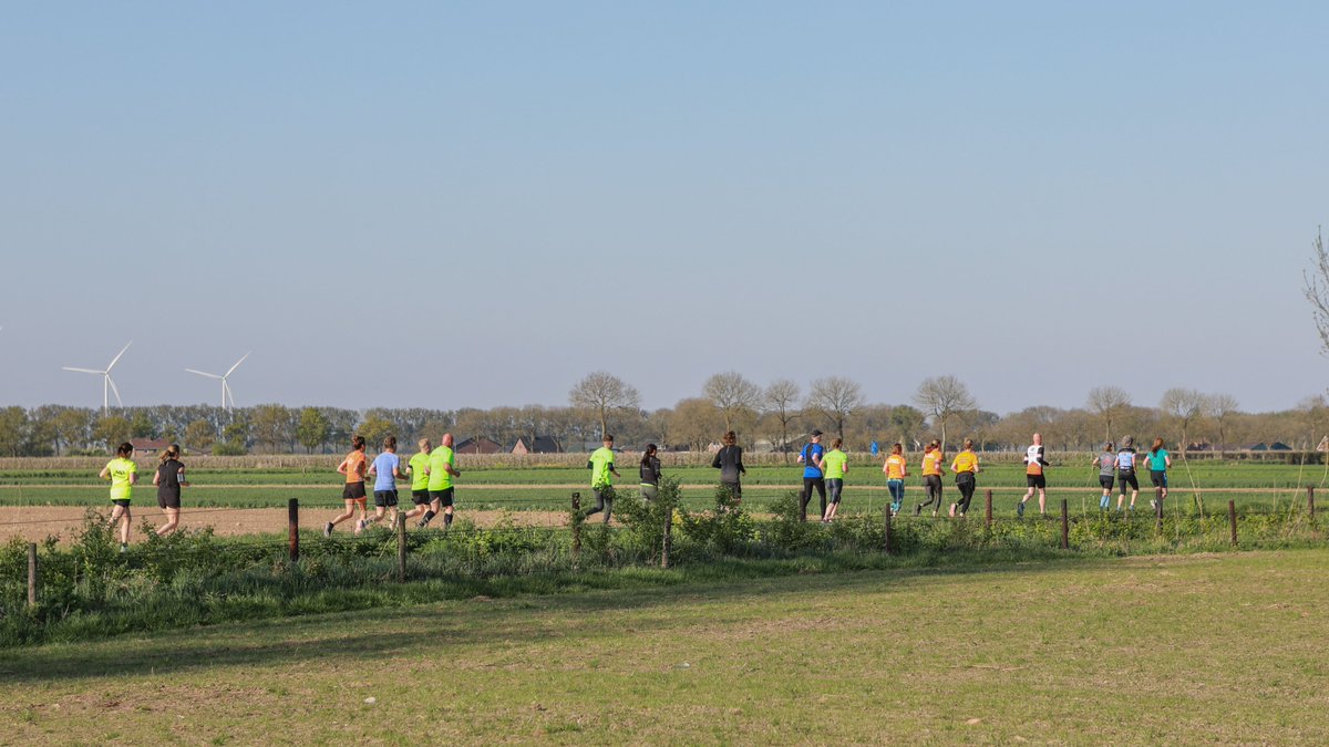 AbDonkerFoto's tweet photo. Prima marathonweer vandaag in Deil "Hope4Life Ontbijtrun". #hope4life #beatcancer @whoebert @GerritHiemstra @marcopverhoef @PKuipersMunneke @weermanrobert @BuienRadarNL @weeronline @Weerplaza @janvissersweer @omroepwest @mooieluchten @mooielucht https://t.co/vckHuxCDlk