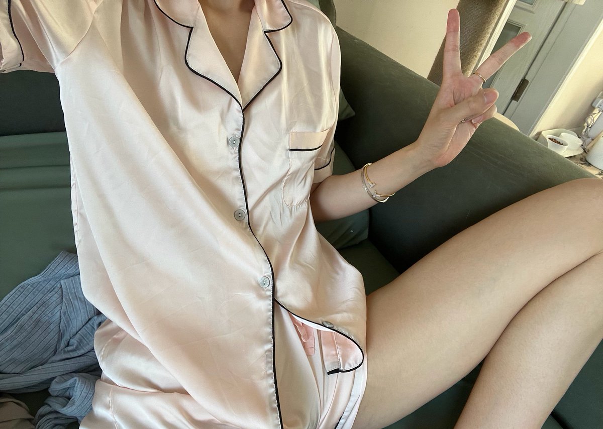 Lm24764114's tweet photo. 约拍
#私房 #约拍 #白富美 #女神  #精盆 #公交车  #反差 #大学生 #露出  #媚黑 #羞辱 #摄影 #女神婊   #骚货 #反差婊 #淫妻 #绿帽 #屁股
突然想口了😯
夸我！ https://t.co/9wKMrFoB0Y