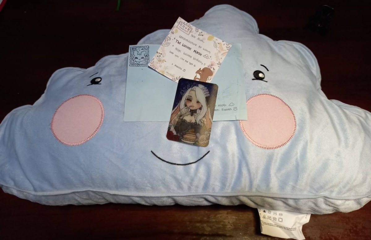 Alioth257's tweet photo. Aswdshgysyzxyuiz
Fu*k**g chimera @ryuusart, You make my day !!!
I know a merch gift will be sent, but why is this adorable cloud doll also here! tysm ryuu https://t.co/E8QTmqYkzV