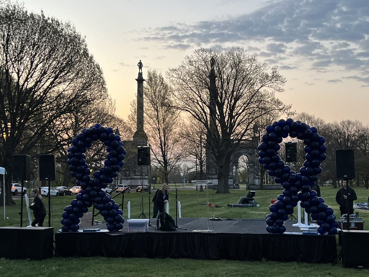 Still time to come out &amp; walk or run and help fight #coloncancer Runners &amp; walkers must be registered by 8:15a Come on out 💙  donate.coloncancercoalition.org/philadelphia