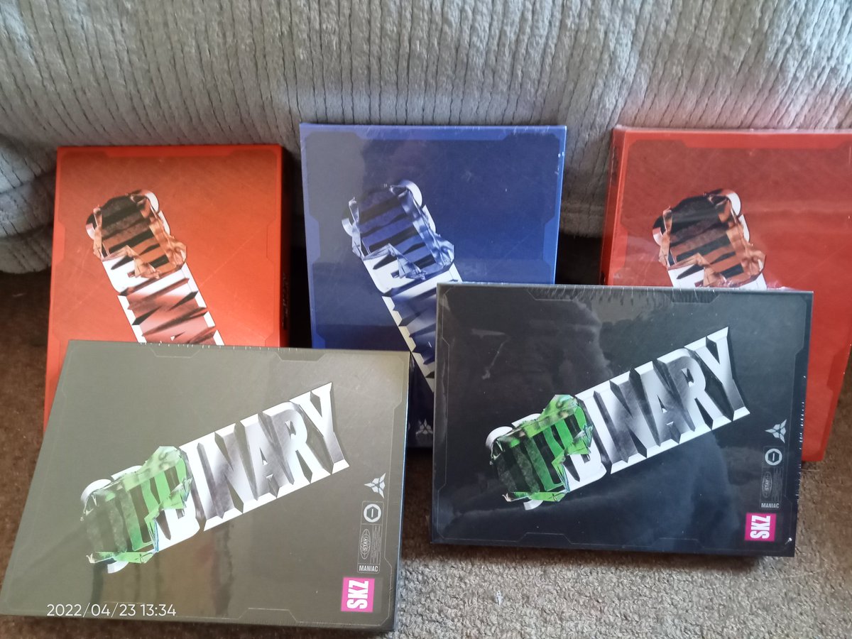 arts_mell's tweet photo. Finally got my straykids albums. thank you @official_kpopro ❤️🤡 #Straykids https://t.co/gJ1e4hLOC5
