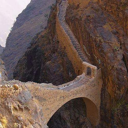 Yemen Türküsü'ne konu olan Huş Yolu burasıdır.
1905 yılında Harput Kışlası'ndan giden Yemen Taburları burada şehit olmuştur.