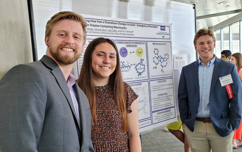 CofferResearch's tweet photo. Plenty of other groups were getting in on the fun too...@alexmenke62 , along with Camryn and Liam of the  Simanek Lab....
@TCUGreenGroup @ChemistryTcu https://t.co/Ov6PchtmEG