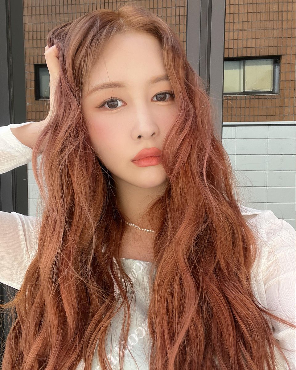 daouyng's tweet photo. Check in for Sunday vibes. Sunny hunny! ☀️ The weather is beautiful today, and I'm in love with the golden rays of sunshine that have brightened my day. Keep your gaze fixed on the sun, and you'll see the best in everyone✨ https://t.co/sDFGgWcAJm