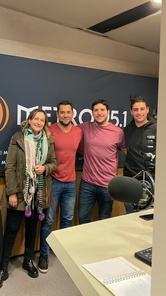 hubmediaprod's tweet photo. 💥Hasta las 9 te acompañamos en #DiaLibre por @Metro951 

🎙con la conducción de @CecilioFlematti junto a @CrisPagliaro Ignacio de la Peña y hoy con la visita de @carmelabarbaro 

📲¿Cuanto tiempo podes estar sin el celular? Mandanos un audio al 15 5025 9510 https://t.co/kY7VyllCox