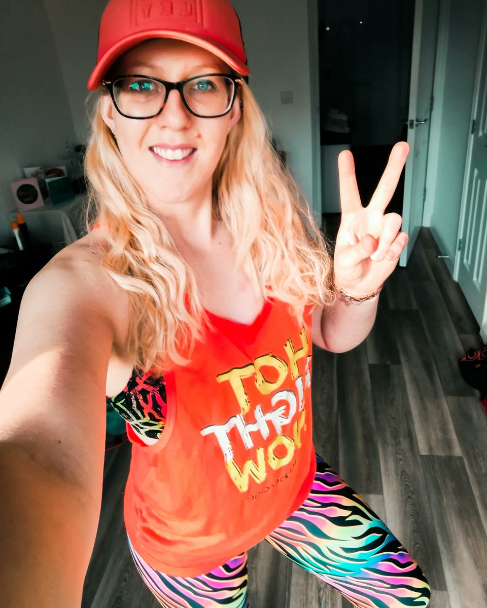 EPTemmascrow's tweet photo. Dorset Neon Run 2022 💚💛🧡💙👟🏃🏁 Fantastic night of great music and moves! Congratulations to all those who ran and raised money for @diverseability 🎉🥳 Thank you to Jo Jo @WeAreHotRadio for doing the music too 🎶🎵
#ClubberciseWithEmmaD
#clubbercise #dorsetneonrun #hotradio https://t.co/zmCGaIt4Ka