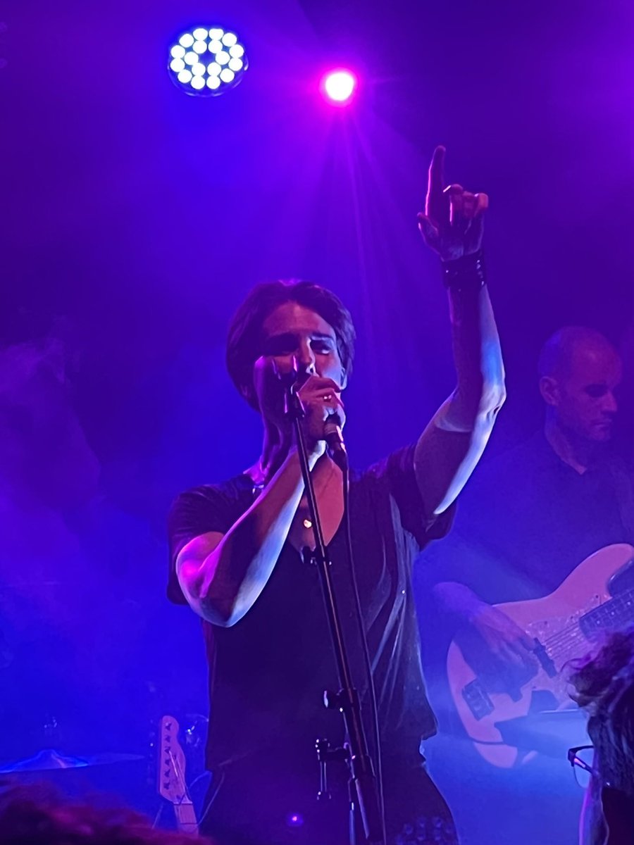 jemmacrewe's tweet photo. When us mummies leave our baby (almost two) for our first live gig in since forever. It was well past our bedtime and well worth it ❤️ @heatherpeace and @kateybrooks_ was breathtaking too 🥰 https://t.co/NJu1ctuNud
