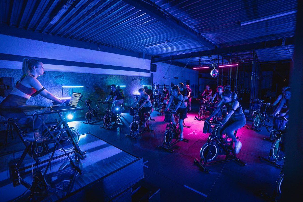 𝗢𝘅𝘆𝗴𝗲𝗻 𝗗𝗲𝗯𝘁 - 𝟮𝟴 𝗲𝗻 𝟮𝟵 𝗺𝗲𝗶 𝟮𝟬𝟮𝟮 🚴
Oxygen Debt is een filosofische spinningles, waarbij je samen met andere deelnemers naar de grenzen van je lichaam fietst. 

Info en tickets:
👉 28/5/2022 - podiumbloos.nl/agenda/oxygen-…
👉 29/5/2022 - podiumbloos.nl/agenda/oxygen-…