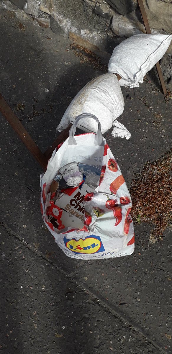 aljaroo1874's tweet photo. This mornings #LSR with @mhairi_bagnall &amp; @Porterfield08  involved a little bit #Plunning between #Haymarket &amp; #Roseburn
1K = 1 Bag 🤦‍♂️🤦‍♀️
#RunAndPickUpLitter
#PutYourRubbishInTheBin
#DontDropLitter https://t.co/z2s7u8JanE