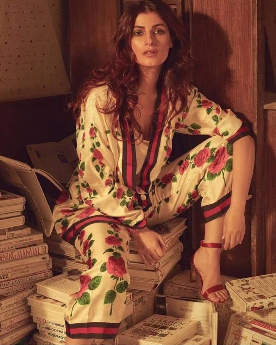 बच्चे पूछ रहे हैं कि यह देवी माँ सरस्वती पर क्यों सवार हैं 😎
