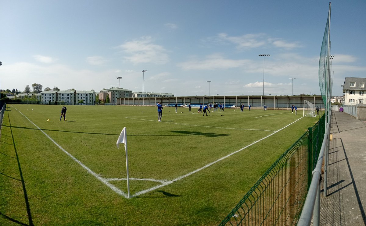Perfect conditions in Ozier Park, Waterford for <a href="/Ennis_Town_FC/">Ennis Town Football Club</a> Vs <a href="/TramoreAFC/">Tramore AFC</a> in. The Munster u19s cup semi final. <a href="/DLynchSport/">Derrick Lynch</a> <a href="/ClareFM/">Clare FM</a> @FaiClare <a href="/ClareEcho/">The Clare Echo</a> <a href="/ClareChampion/">The Clare Champion</a>