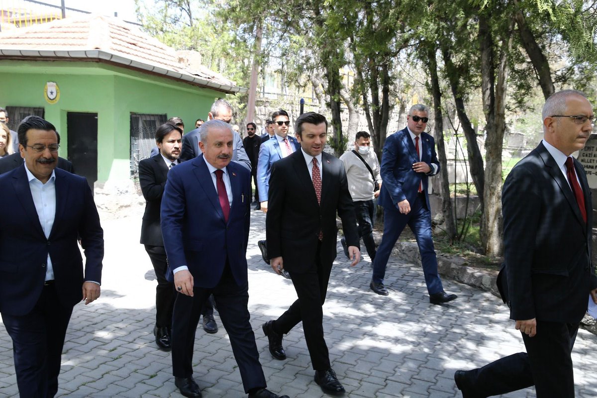 yavuzselimkiran's tweet photo. Every year, on April 24, historical and legal facts are distorted by political motives.

Our history has no genocide. We are confident with our past.

With @MustafaSentop, Speaker of TGNA, we commemorated our diplomats martyred by the heinous attacks of Armenian terrorists.🇹🇷 https://t.co/i8CXkYU13r