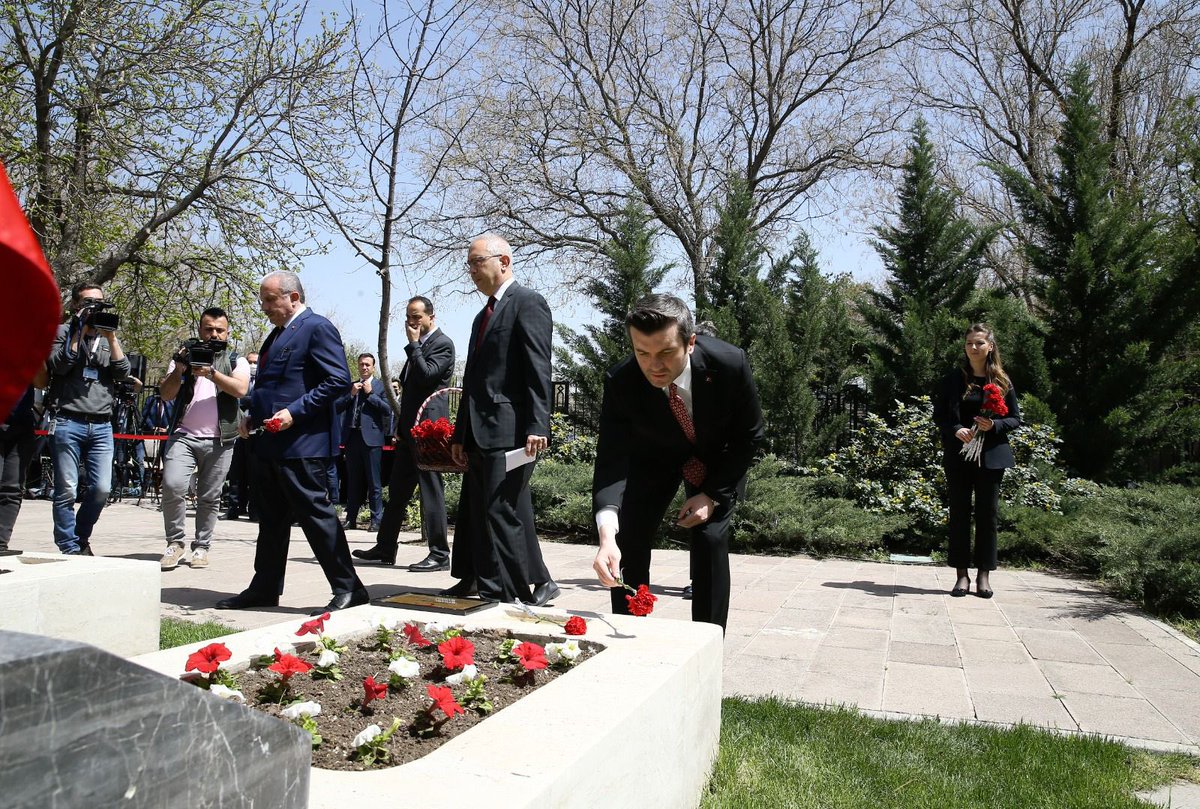 yavuzselimkiran's tweet photo. Every year, on April 24, historical and legal facts are distorted by political motives.

Our history has no genocide. We are confident with our past.

With @MustafaSentop, Speaker of TGNA, we commemorated our diplomats martyred by the heinous attacks of Armenian terrorists.🇹🇷 https://t.co/i8CXkYU13r