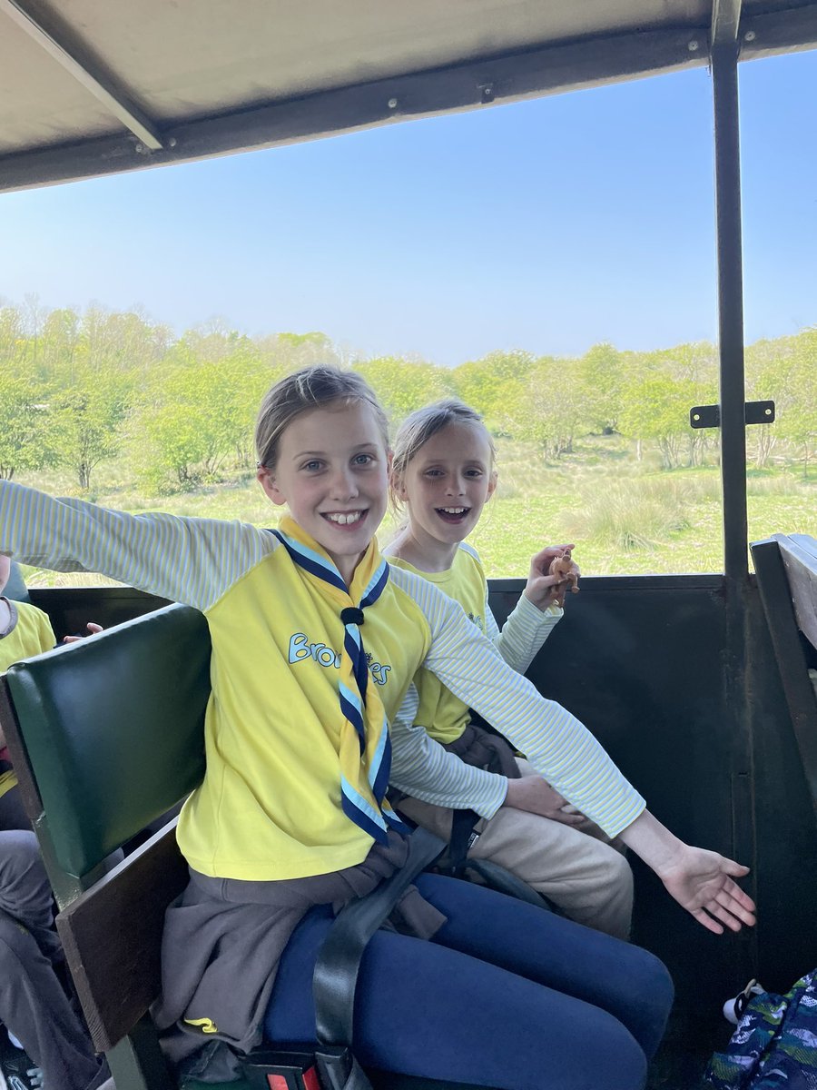 Hawthorns1st's tweet photo. We’re having the best time at Port Lympne Reserve! 🦏🦒🦍🦧@HawthornsSchool @Guiding_LaSER @ReigateDivision https://t.co/6ILBqUksn9