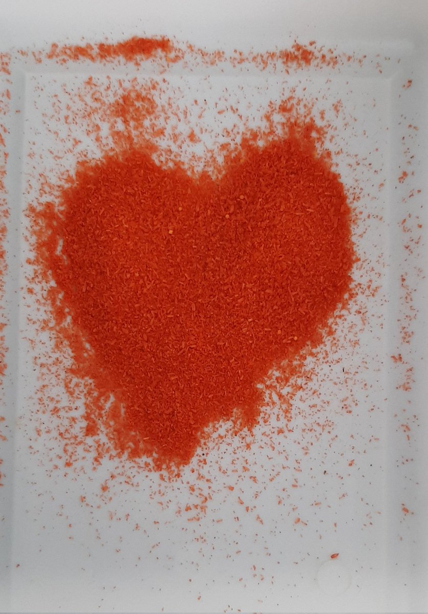 MrsLeg25's tweet photo. O que será que a @SazonOficial tá querendo me dizer?? Faço com amor ou vai direto pro coração?? 🤔#tonaduvida https://t.co/Nb6fag0NQ2