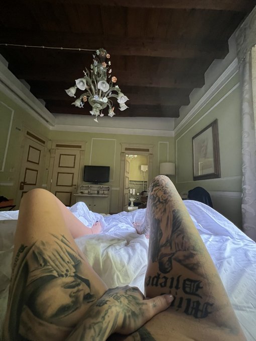 Dieses Wochenende war ich in Italien und habe es ordentlich krachen lassen. Wurde eingeladen, eingeflogen<a href="/tag/cuckold"class="tags"><span>#cuckold</span></a>