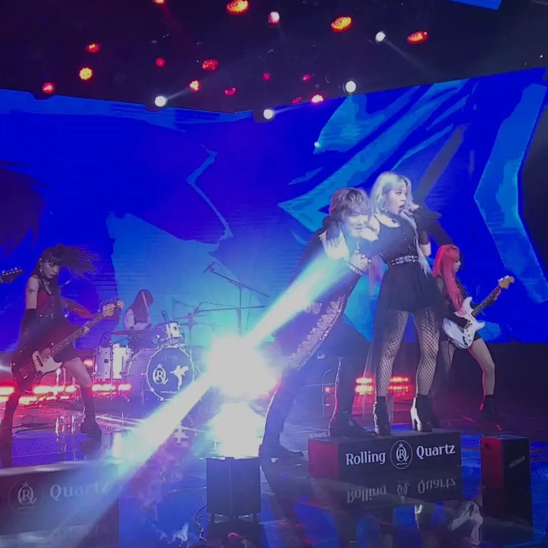 damned_diamond's tweet image. Behind-the-scene photos of the filming of &quot;Ice On Fire&quot; music video (1/2)

🔗: instagram.com/p/CcvRLSBvHZy/

#RollingQuartz #롤링쿼츠 #KimJangHoom #김장훈