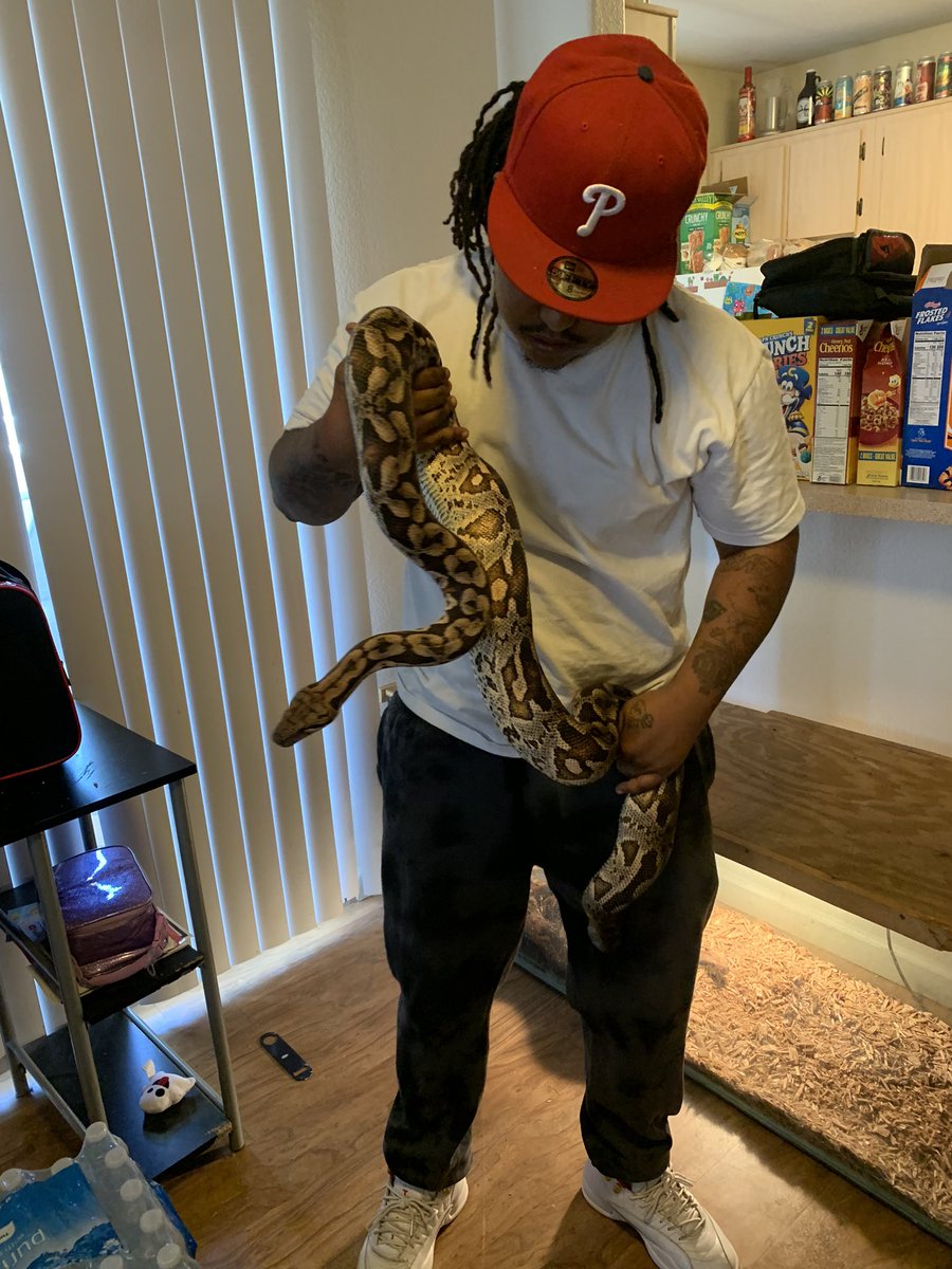 JExoticpythons's tweet image. Snake man snake man Yea That’s Me