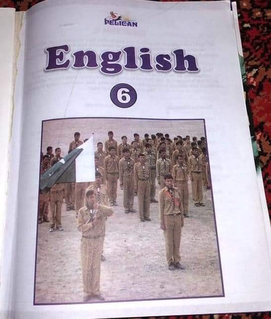 NisarAhmadAh's tweet image. یوه ورور لیکلي چي زما وراره ته یې په ښوونځي کي دا کتابونه ورکړي. دا د انګلېسي ژبي د اووم ټولګي کتاب دی چي د پاکستان د جعلي بنسټکر پنجابي قاعد اعظم تاریخ پکي لیکلی. د خوست او هلمند له نظامي یرغله خبره تر تعلیمي یرغل پوري ورسېده. دا کتابونه چا ښوونځیو ته ورکړي ولي یې ورکړي؟