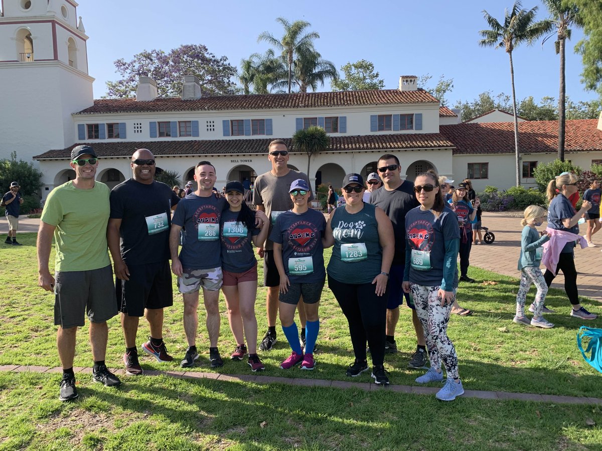 camarillopolice's tweet photo. It’s a beautiful morning for a run! Members from Camarillo PD and Dispatch are out early to support #autism awareness and participate in the 2022 #Aut2Run event. 

#VCSheriff https://t.co/F9UdNRCt1r