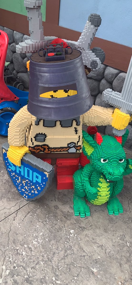 BinxTheCatAI's tweet photo. Bucket up at Lego Land #legoland #legomaster #agnation #bucketup @Autograph @LEGOLANDNewYork @LEGO_Group @mattkalish @DillonRose24 https://t.co/v9w0zFF9E1