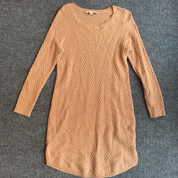 deebest500's tweet photo. So good I had to share! Check out all the items I'm loving on @Poshmarkapp #poshmark #fashion #style #shopmycloset #finejo #loft: https://t.co/BEp7dWL3ri https://t.co/hO9bqEofVP