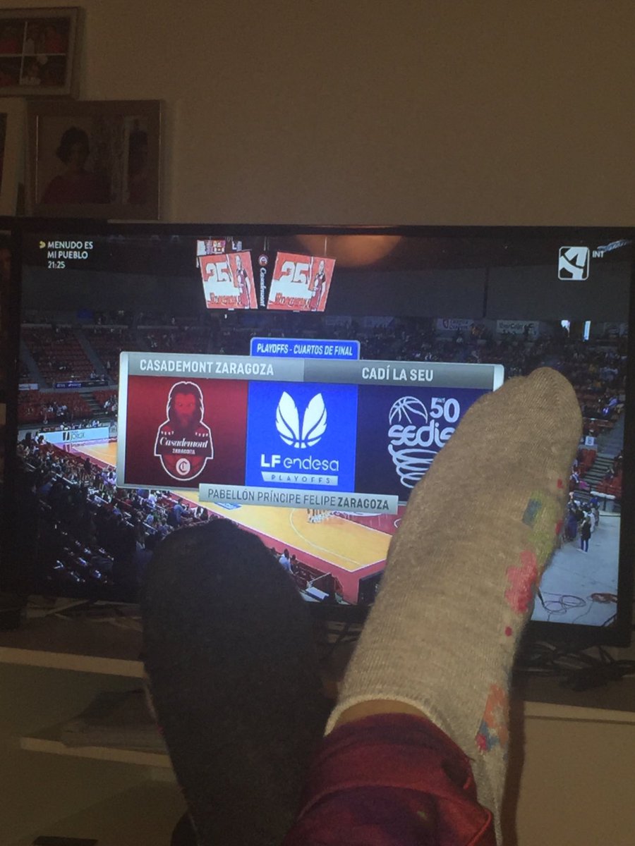 Pippipat's tweet photo. Conexión #Londres con #Zaragoza (Príncipe Felipe) con @bpola26
#Siempreconectadas
#ProntoNosVolvemosAVer
#LFEndesa
#Rasmia
#PlayoffsLFendesa https://t.co/wChcZCFDh6
