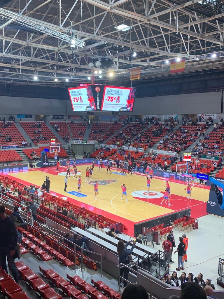 Pippipat's tweet photo. Conexión #Londres con #Zaragoza (Príncipe Felipe) con @bpola26
#Siempreconectadas
#ProntoNosVolvemosAVer
#LFEndesa
#Rasmia
#PlayoffsLFendesa https://t.co/wChcZCFDh6