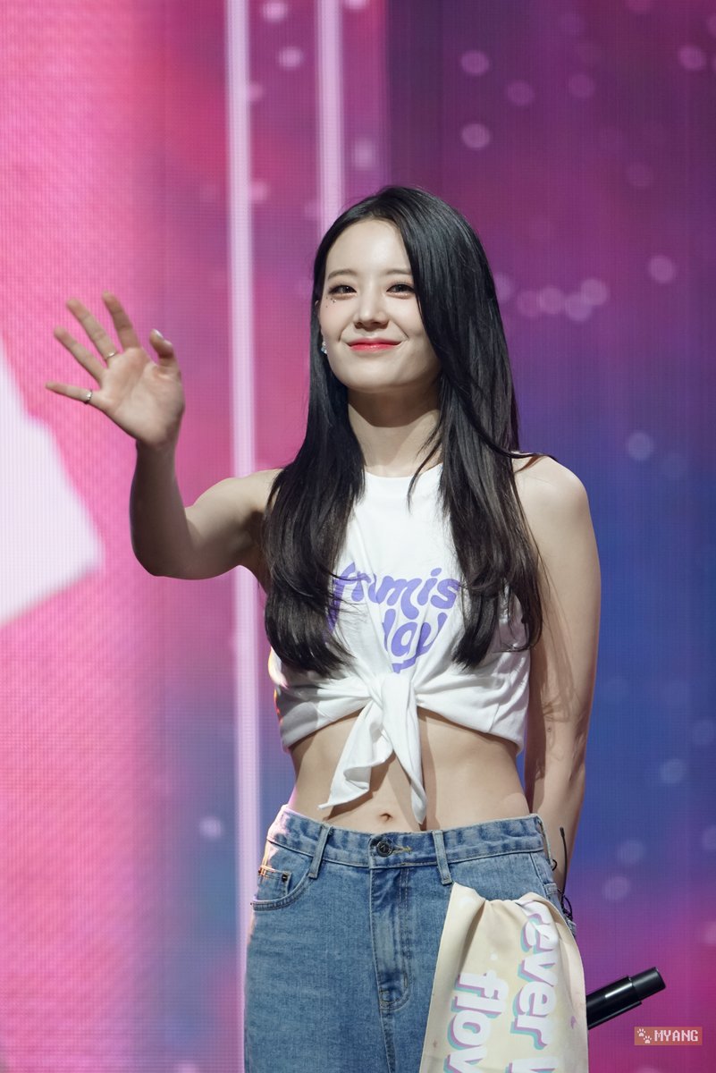 myang_f9's tweet photo. 220423 팬미팅 프로미스데이 fromis day
#프로미스나인 #장규리 #fromis_9 

햇살강쥐랑 아이컨택...☀️🐶😊 https://t.co/nDPiwJ3VQP