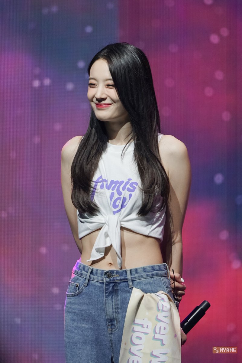 myang_f9's tweet photo. 220423 팬미팅 프로미스데이 fromis day
#프로미스나인 #장규리 #fromis_9 

햇살강쥐랑 아이컨택...☀️🐶😊 https://t.co/nDPiwJ3VQP