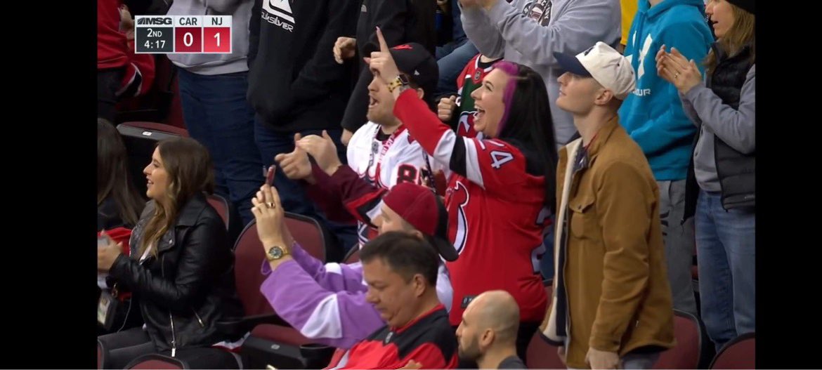 NicolettelynNJD's tweet photo. #prupics a celly https://t.co/Ajhpy7Ntmh