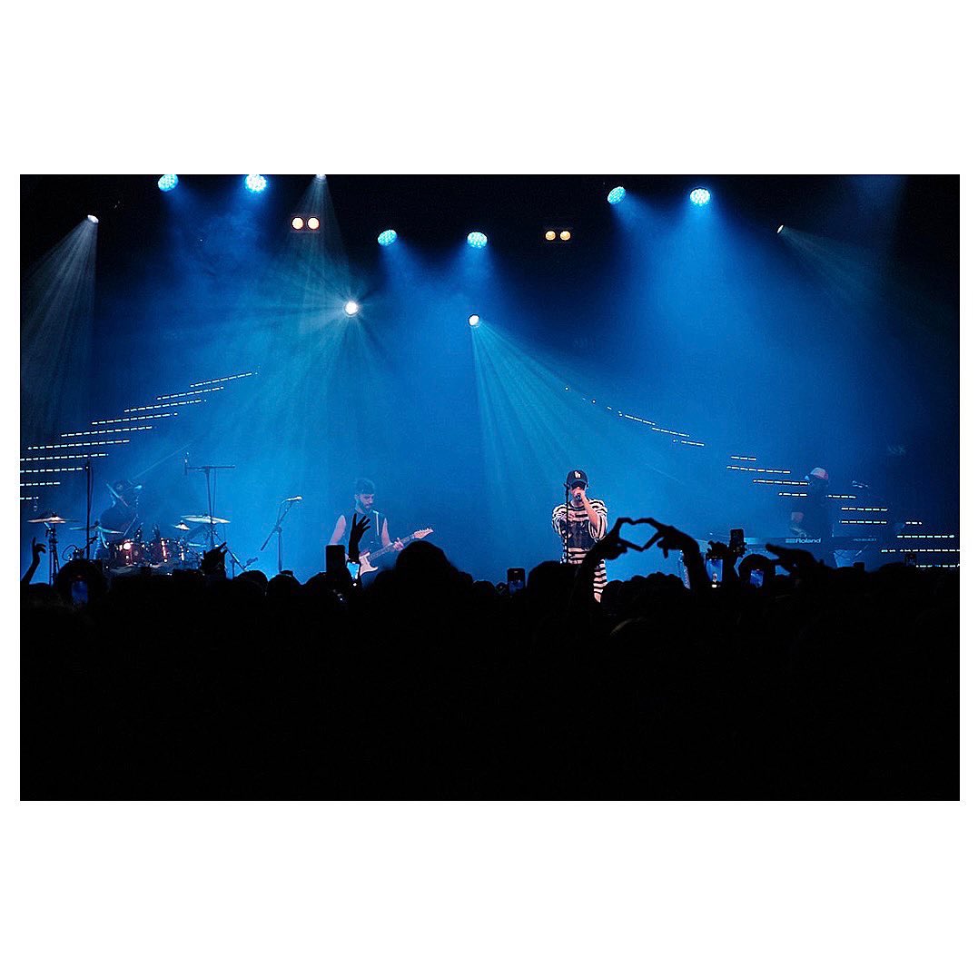 lejaunehomme's tweet photo. Keshi (@keshimusic) HELL/HEAVEN EU
Tour at @lamadeleinebe Brussels/Bruxelles Belgium part.03/05 | Thank
you so much @GREENHOUSE_TLNT 

📰 for @MIAconcept

#hhbrussels #Keshi #hellheaven
#hellheaventour #madeinasiaconcept
#lamadeleine #greenhousetalentbe
#brussels https://t.co/v2uqJEzy51