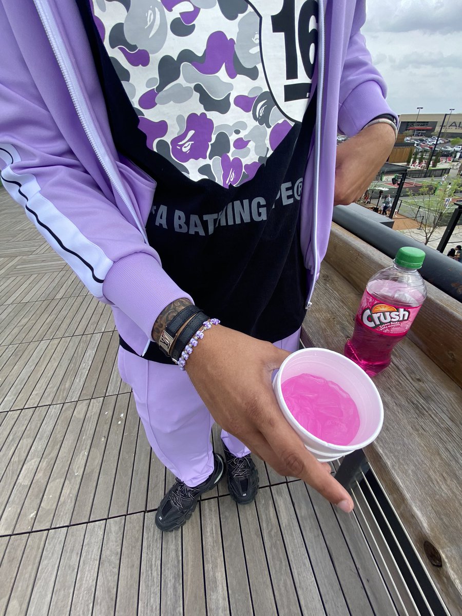 buckz2fresh's tweet photo. I got oxys in my sock n I got codeine in my body ☔️ https://t.co/mxyuyWlNZL