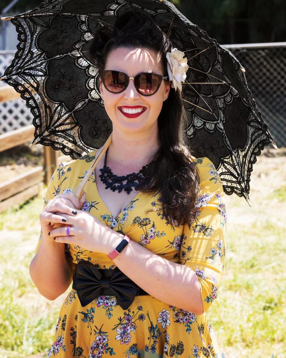 Yesterday's gig was so exciting! It was my first time on an actual stage complete with sound checks and everything! 

Huge thank you to John Hancock Photos for catching this gorgeous photo of me and my awkward hands having a slow motion panic attack minutes before our set 😍