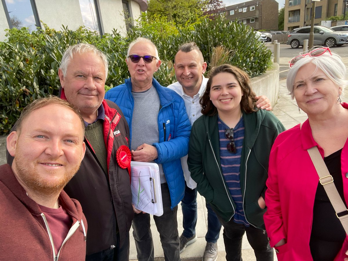 Final session of the day campaigning for <a href="/CathyDowse1/">Cathy Dowse</a> @EJCJones93 &amp; Don with a top team feat Bob, <a href="/Pacelli1958/">Pat</a> @Matt_Morrow88 <a href="/stillnotclare/">Clare Burke-McDonald</a> 🌹<a href="/ECLabourParty/">Eltham Constituency Labour Party</a> #VoteLabour 🌹