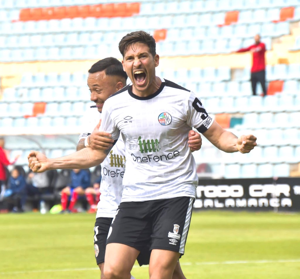 SalamancaCFUDS's tweet photo. |FINAL DEL PARTIDO|

4| @SalamancaCFUDS 
1| @UCCeares 

Era una final y lo sabíamos, ahora a pelear y luchar por la siguiente 💪🏽 

¡Gran victoria de equipo! 🤍🖤

 #SalamancaUDSCeares  | #HalaUnión | 🏳️🏴 https://t.co/fG2ALurXgN