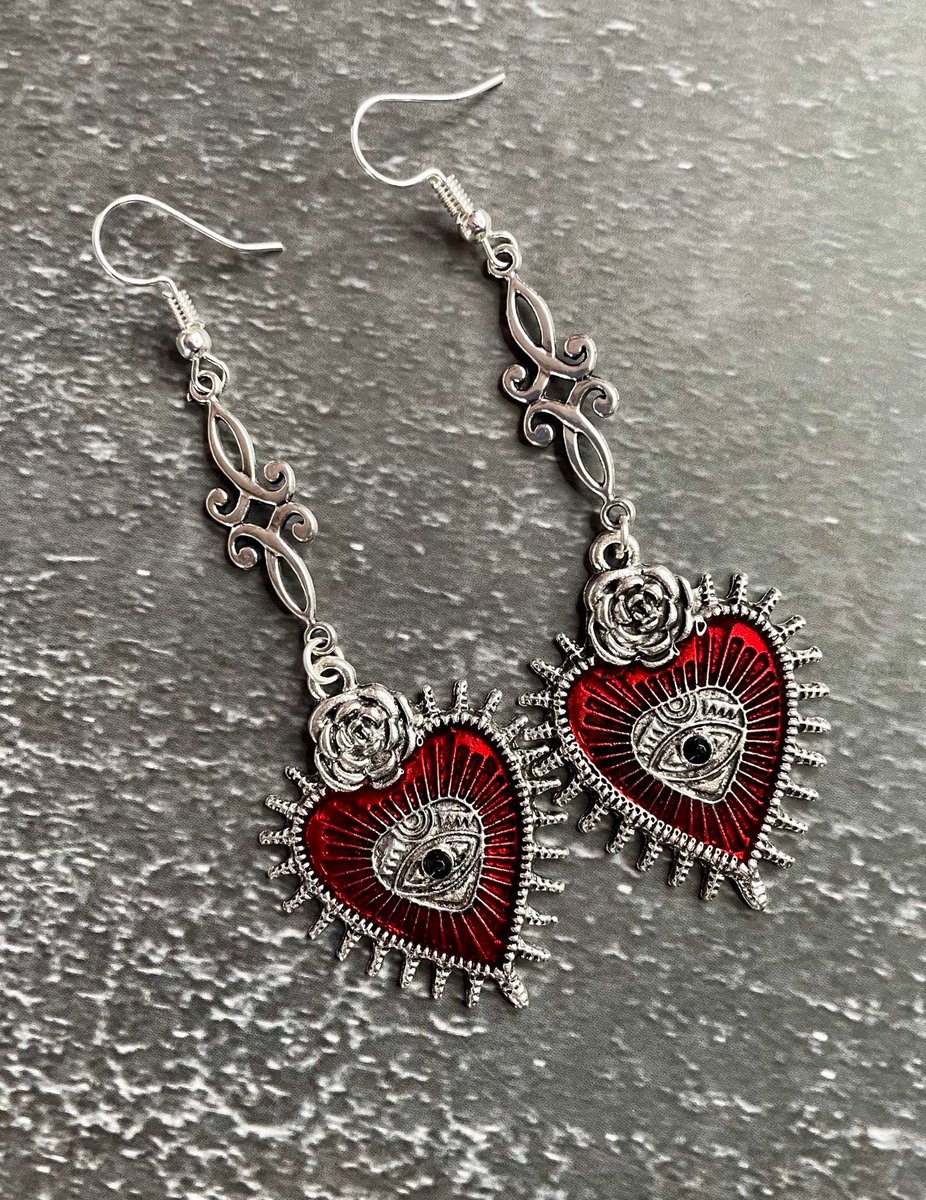 Lovely new gothic earrings from my  #etsy shop:  #gothic #vintage #mourningjewellery #steampunk etsy.me/3rKARNG
