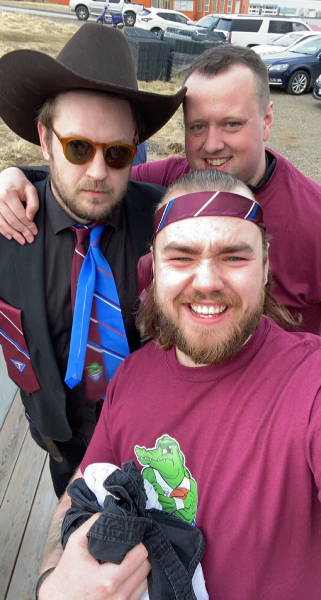 Hefði verið gaman að fá Tomma í Síkið í kvöld, en formaður og varaformaður aðdáenda klúbbs <a href="/tommisteindors/">Tómas</a> í Húnaþingi vestra standa vaktina í kvöld í fjarveru hans.🍺🏀