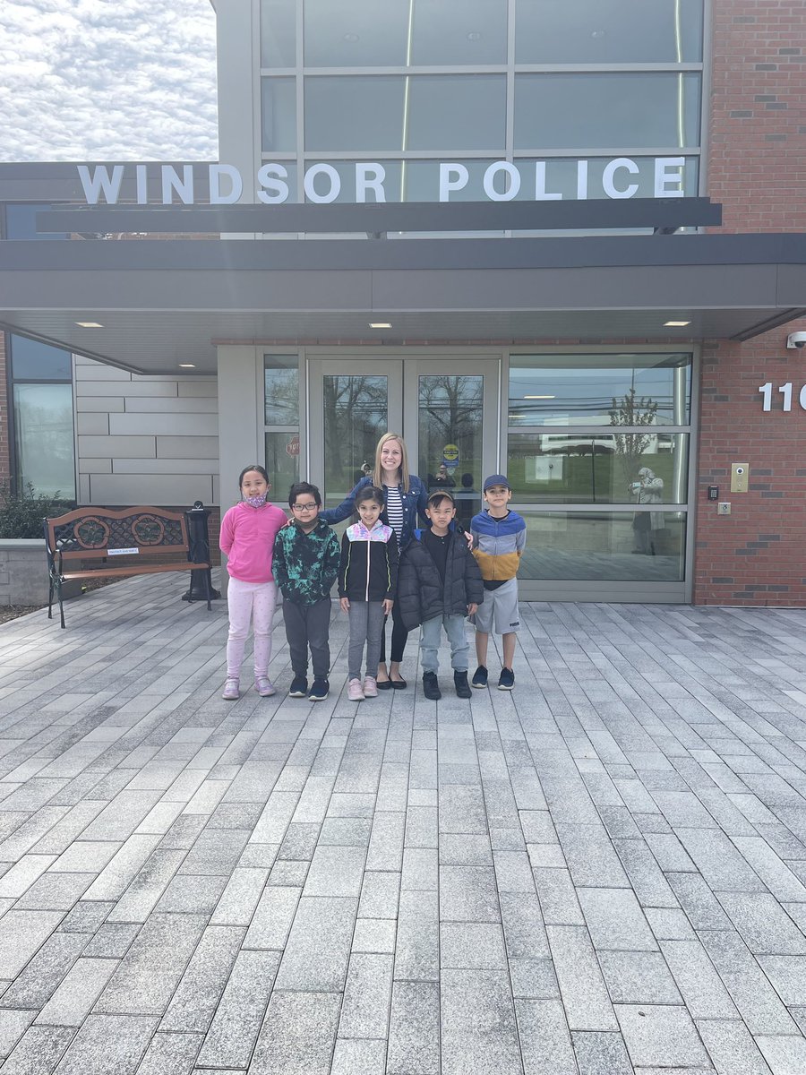 OEhappenings's tweet image. Lieutenant Neary of the Windsor PD was AMAZING and kind enough to have Windsor police employees who are bilingual make a video for us to watch as we arrived. They spoke to us in Arabic, French, Portuguese, and Polish.This was such a great experience! -Mrs. Illingsworth #winvalue