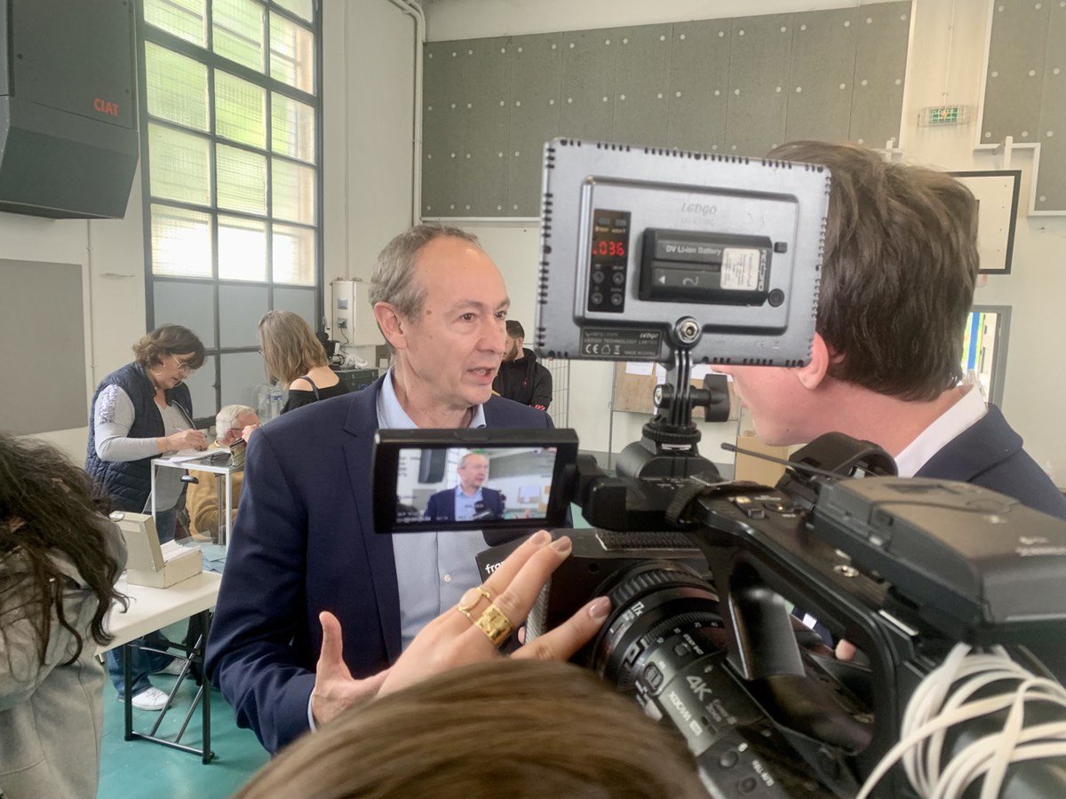 Maxime Gonzalez (@maxgonzalez38) on Twitter photo Une participation en légère baisse à 14h sur notre bureau de vote. <a href="/PascalClouaire/">Pascal Clouaire</a>, Vice-Président à culture et à la participation citoyenne de <a href="/GrenobleAlpes/">Grenoble Alpes Métropole</a> commente l'abstention en direct sur <a href="/franceinfo/">franceinfo</a> Une participation en légère baisse à 14h sur notre bureau de vote. <a href="/PascalClouaire/">Pascal Clouaire</a>, Vice-Président à culture et à la participation citoyenne de <a href="/GrenobleAlpes/">Grenoble Alpes Métropole</a> commente l'abstention en direct sur <a href="/franceinfo/">franceinfo</a>