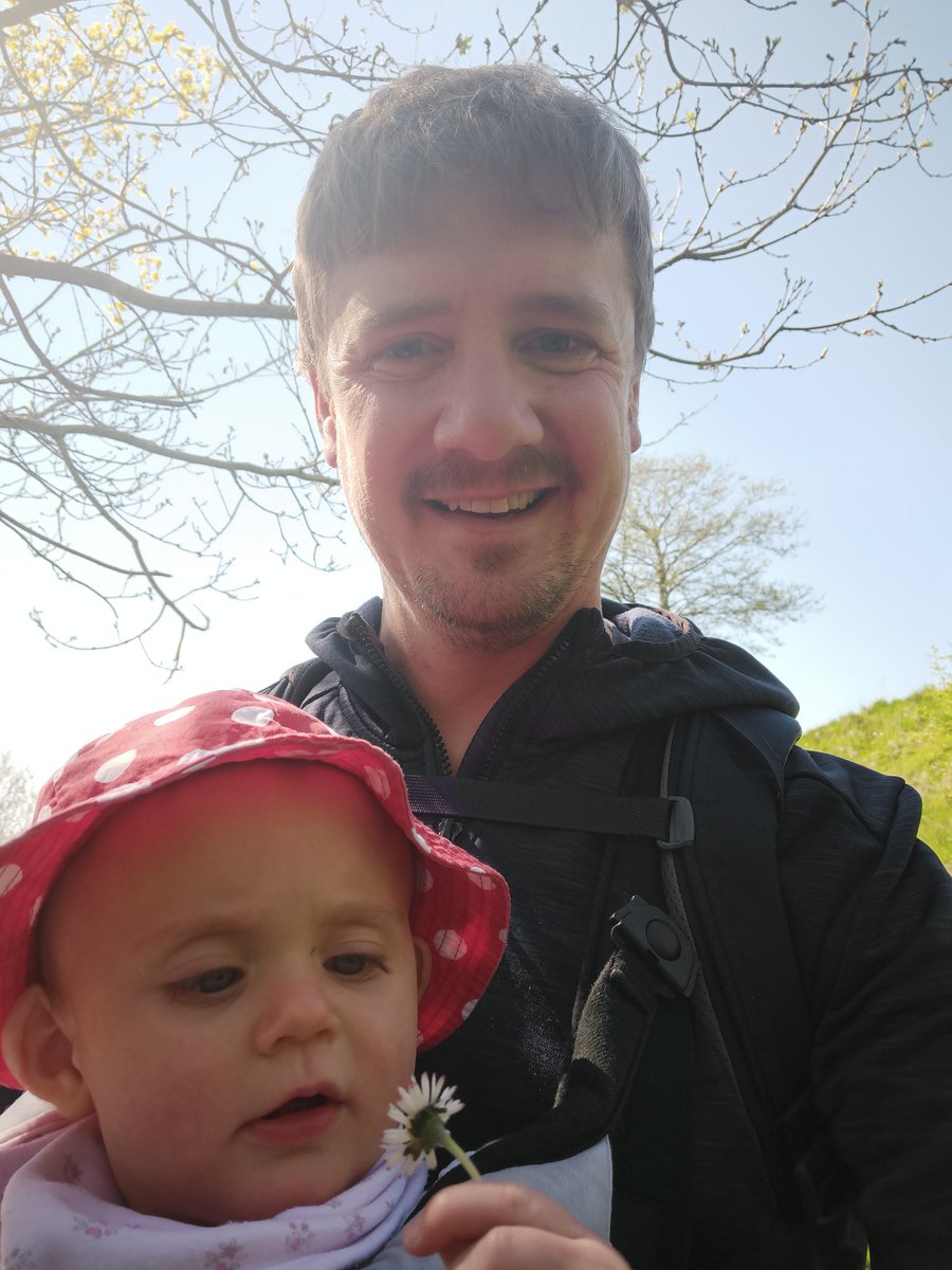 thewalkingkev's tweet photo. Getting some exercise carrying my little explorer. #walklocal https://t.co/FJpjo0QuSe