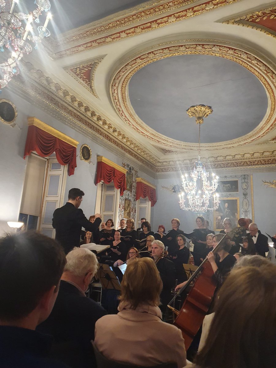 niallkinsella's tweet photo. Completely thrilling to conduct MESSIAH again last night at @opwcastletown with magnificent choir ❤️orchestra ❤️and soloists❤️! On a total high. Thanks &amp; massive bravo to all involved, onstage &amp; off. A total joy!! 👏🏻👏🏻👏🏻 @susie_gibbons @Sarah_Richmond_ @agavin_tenor @unclehooly https://t.co/1vBx4p5Hv5