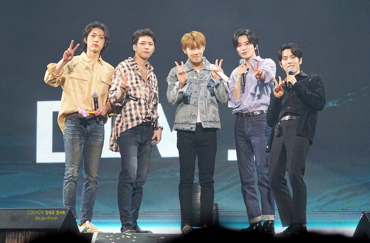 _SY_GH_'s tweet photo. 2022 KIM SUNG KYU CONCERT
[LV - Light &amp; Voice] DAY-3🎤✨

인피니트, 여기 보실게요~ ✌🏻💛✌🏻

#INFINITE #인피니트
#KimSungKyu #김성규
#Concert #콘서트 #LV https://t.co/WJUdmIvin8