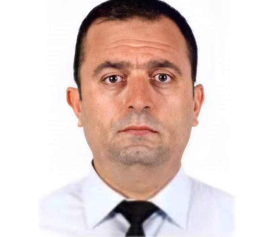 hasan_togay's tweet photo. İstanbul Fatih'te şüpheli bir şahsın yakalama çalışması esnasında şehit olan Polis Memurumuz #ZaferMat'a Allah'tan rahmet, ailesine sabır diliyorum. 🇹🇷 https://t.co/GhS9PsAvZq