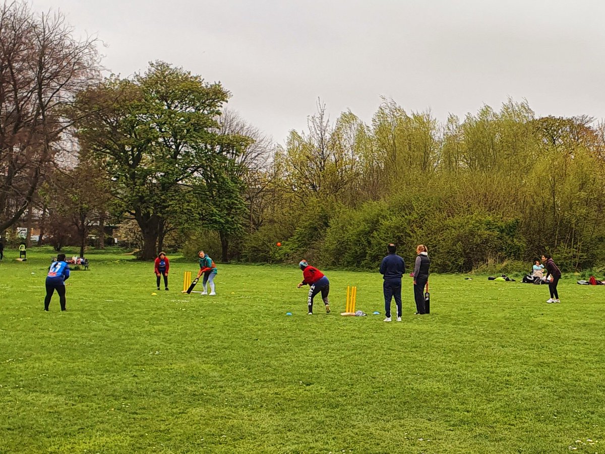 ESCACricket's tweet photo. Absolutely fantastic to see over 60 women and girls taking part at the ESCA Women's Cricket festival at Inch Park. Some new and some returning. Great work by @NettyDrummond to get it up and running. https://t.co/Fr3PLRSmTZ