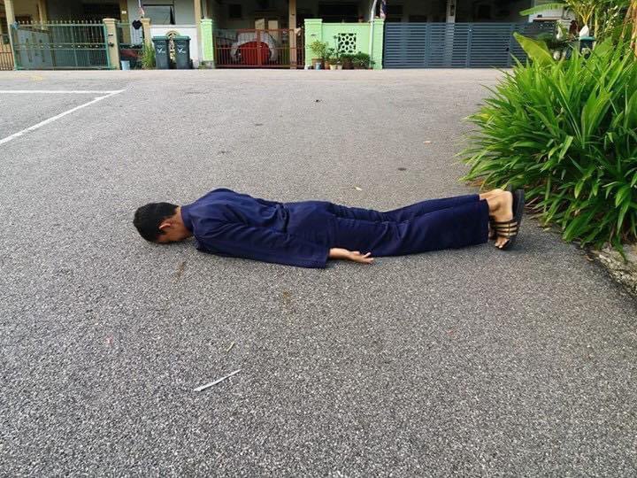 RahsiaPahlawan's tweet photo. Tiap tahun pening mcm mana nak bergambar pagi raya? Follow thread ni untuk pose menarik di pagi raya https://t.co/wic3hgdxe9