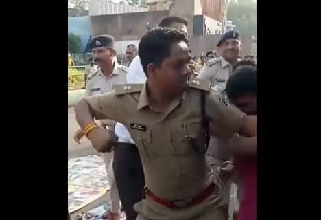 शांतिपूर्ण ढंग से अनियमित कर्मचारियों को नियमित करती हुई , छत्तीसगढ़ की <a href="/bhupeshbaghel/">Bhupesh Baghel</a> सरकार।