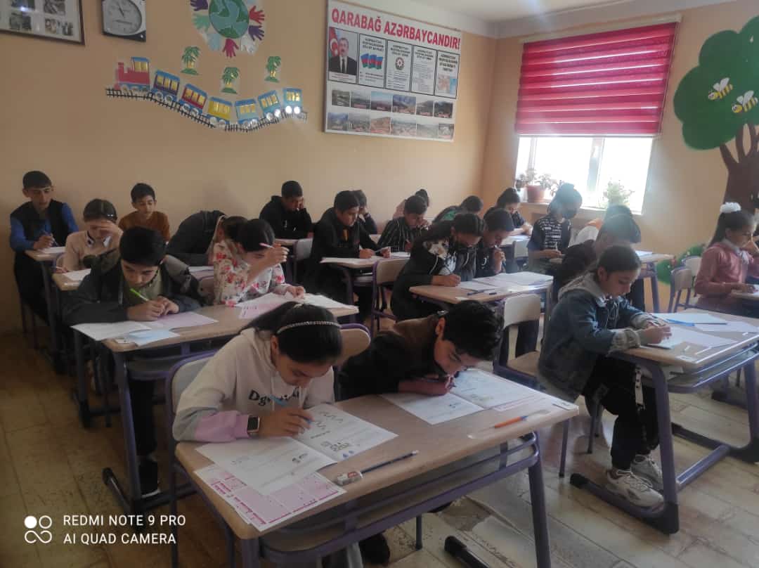 YevlaxH's tweet photo. "Kenquru" riyaziyyat müsabiqəsi keçirilib.
24 aprel 2022-ci il tarixində M.Ə.Sabir adına şəhər 2 nömrəli tam orta məktəbdə "Kenquru" riyaziyyat müsabiqəsi keçirilib.Müsabiqədə rayon ümumtəhsil məktəblərinin II-X siniflərində təhsil alan 125 şagird iştirak edib. https://t.co/0SDexdHFpE